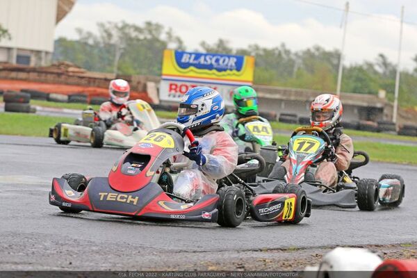 Pista con agua y muchas emociones en el karting - ABC Motor 360 - ABC Color