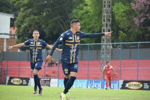 “Triqui” vuelve a la punta de la Intermedia - Fútbol - ABC Color