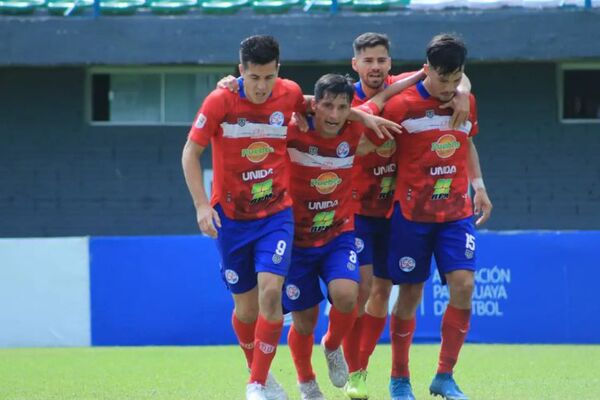 División Intermedia: Colegiales, aplicado en Trinidad - Fútbol - ABC Color