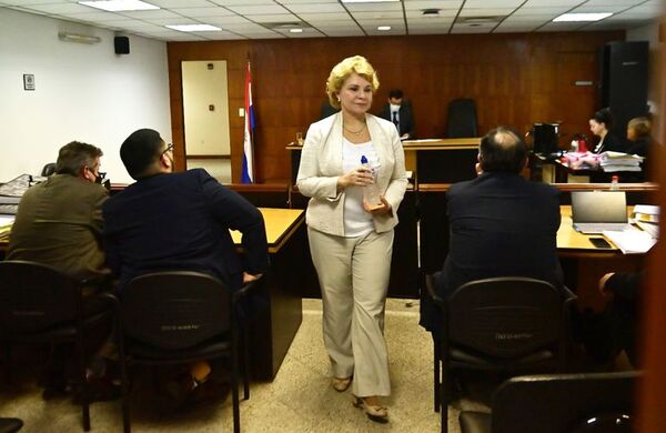 Querella de Marta González: Adelantamiento de nuevo juicio es un “acoso judicial impresionante totalmente abyecto al poder”, según abogado - La Primera Mañana - ABC Color