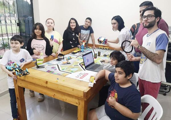 Niños paraguayos participaron en Brasil en torneo de robótica Lego League - Sociales - ABC Color