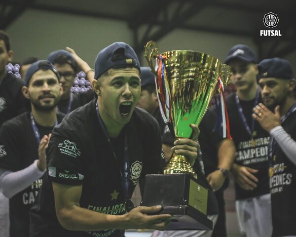 Olimpia disfruta tras ganar de manera brillante el Clausura de Futsal FIFA - .::Agencia IP::.