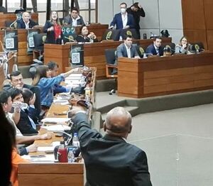 Guerra entre medios de comunicación y diputados tiene confundida a la ciudadanía - Radio Imperio