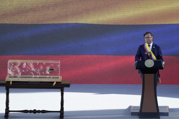 Diario HOY | Una espada siembra discordia en el cambio de gobierno en Colombia
