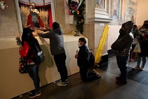 Fieles renuevan devoción por San Cayetano en una Argentina empobrecida - Mundo - ABC Color