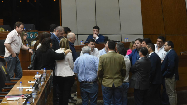 Los tres posibles escenarios al retomarse el juicio político a Sandra Quiñónez
