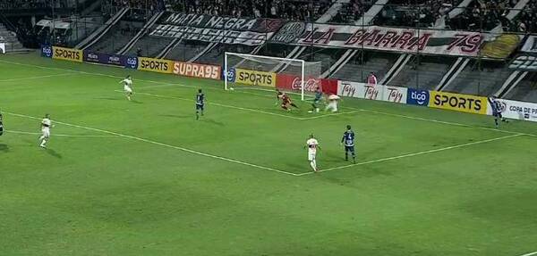 Crónica / [VIDEO] El gol cantado que desaprovechó un juvenil de Olimpia