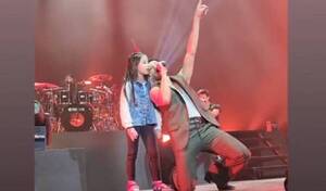 Crónica / [VIDEO] La mini fan que subió a cantar con Sebastián Yatra