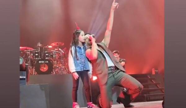 Crónica / [VIDEO] La mini fan que subió a cantar con Sebastián Yatra