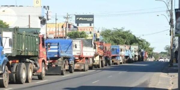 Camioneros insisten en la baja de Gs. 700 para el sector a las autoridades