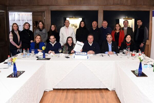Apoyo a despachantes - Aniversario Asociación Paraguaya de Estudios Aduaneros - ABC Color