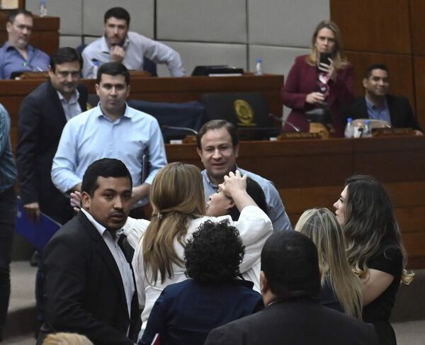 Juicio político a Sandra Quiñónez: “Razones sobran, votos faltan” - A La Gran 7-30 - ABC Color