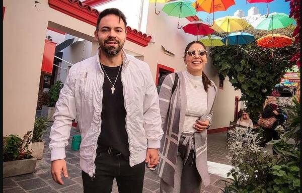 Crónica / Le dijeron tóxica por acompañar a su marido a un congreso y ella se defendió