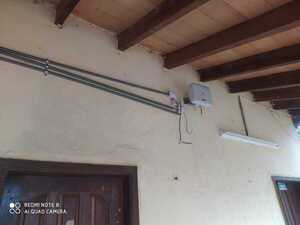 Hurtan cables, útiles y hasta motor de agua de escuela franqueña - La Clave
