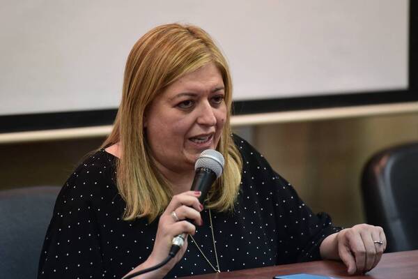 Diputados envían al archivo pedido de juicio político a Sandra Quiñónez