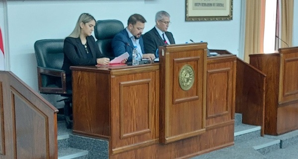 En audiencia pública analizan deuda de agro-productores con empresas multinacionales