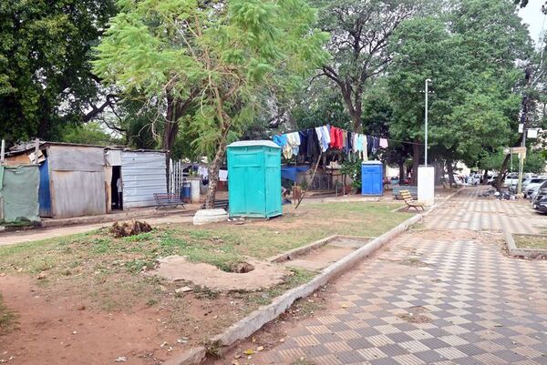 Ocupantes de plaza sobre vivienda otorgada: “La casa es muy chica” - Nacionales - ABC Color