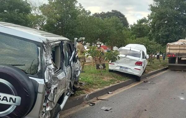 Avenida Madame Lynch: camión sin frenos embistió a varios vehículos