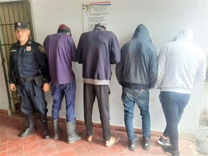 Detienen a dos supuestos robamotos y tres reducidores en Carapeguá - Policiales - ABC Color
