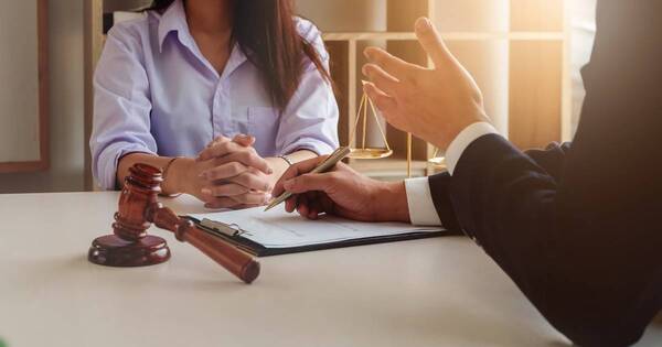 La Nación / Mujer denuncia a empresa por supuesto despido injustificado y exige justa compensación