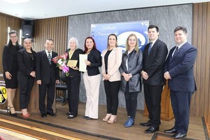Homenajean a la profe “Yiya” en la FAFI-UNE - La Clave