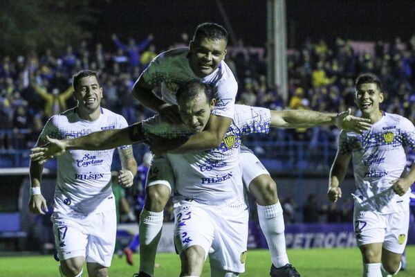 Intermedia: Luqueño queda solo en la punta - Fútbol de Ascenso de Paraguay - ABC Color