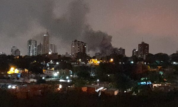 (VIDEO)Incendio de gran magnitud en el Mercado 4