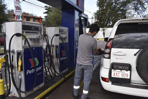 Precio de combustibles debería bajar más con la reposición de stock, dicen - Nacionales - ABC Color