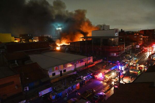 Incendio en Mercado 4: “Toda la Feria Aragón se vino abajo”, según director municipal - Nacionales - ABC Color