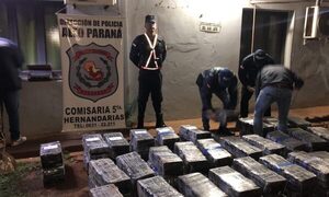 Tras persecución incautan camioneta cargada con marihuana en Hernandarias