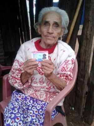 Mujer de 87 años recibe su cédula por primera vez en Concepción