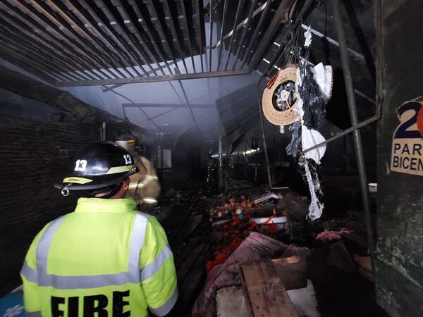 Incendio en el Mercado 4: “Un sacrificio de años que se fue en segundos” - Nacionales - ABC Color