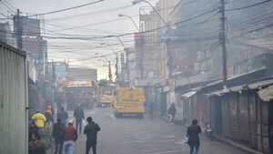 Calles bloqueadas por gran incendio de tinglado en el Mercado 4 