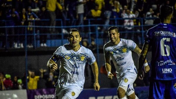 Sportivo Luqueño, el único líder