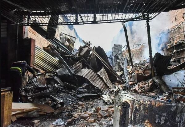 “Se quemó el sacrificio de nuestras vidas”, lamentan comerciantes del Mercado 4