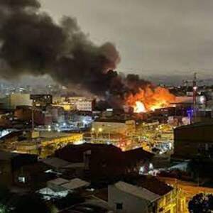 Bomberos controlaron incendio de la Feria Aragón y Municipalidad apunta a la ANDE | OnLivePy