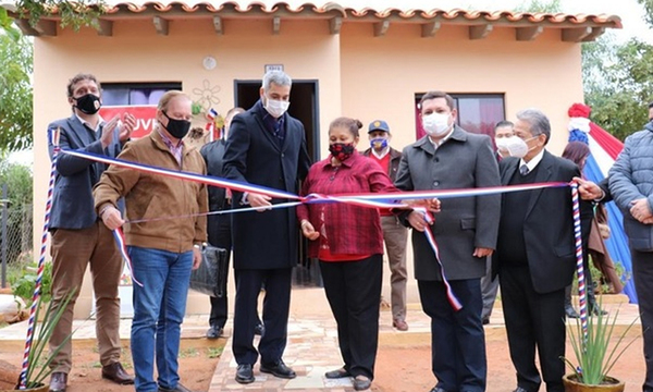 Presidente Mario Abdo habilitará viviendas, obras viales y entregará aportes sociales - OviedoPress