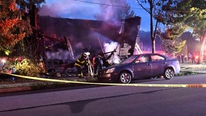 Bombero llegó a una casa en llamas y descubrió que los 10 muertos eran de su familia