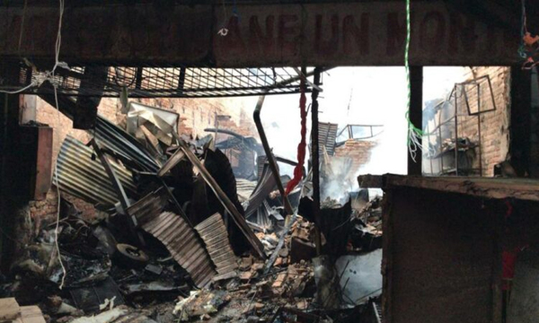 Controlan incendio de grandes proporciones en el mercado 4 - OviedoPress