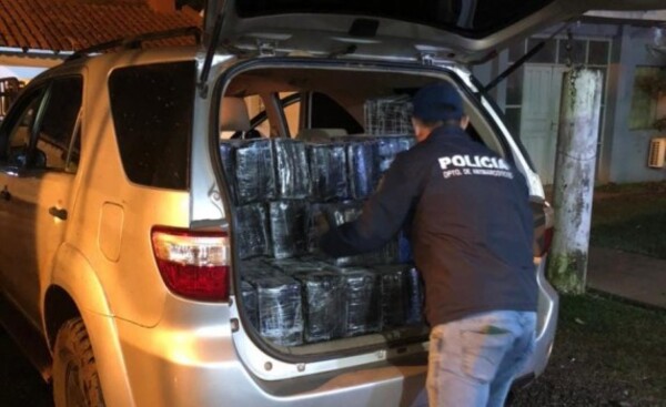 Hallan camioneta con más de 700 kilos de marihuana