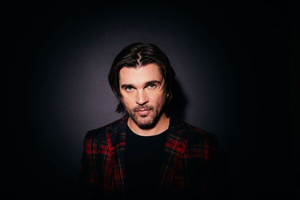 Juanes, el niño gigante de Medellín, cumple 50 años - Música - ABC Color