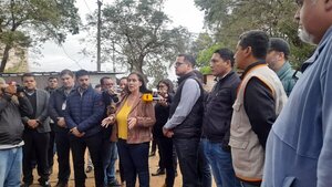 Diario HOY | Municipio gestiona mudanza de familias que ocupan plaza frente al Cabildo