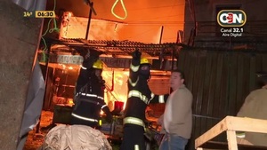 Voraz incendio en el Mercado 4 - C9N