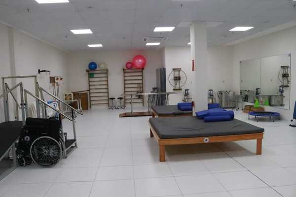 Nuevo complejo ofrece servicio integral a personas adultas mayores | 1000 Noticias