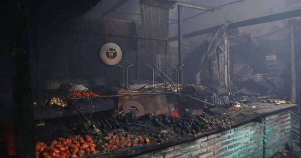 La Nación / Ande alega inmediato corte de suministro eléctrico en Mercado 4 por incendio