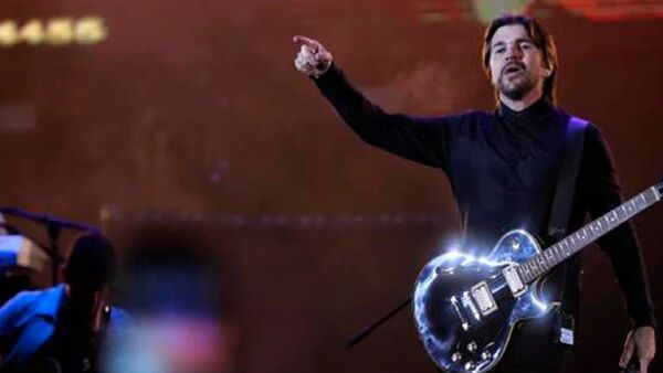 Juanes llega a los 50 sin nostalgia, con una biografía y nuevo álbum