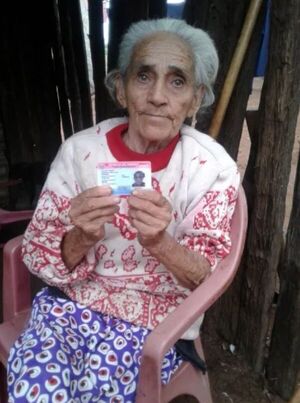 Ayudan a abuelita de 87 años para obtener por primera vez su cedula en Yby Yaú