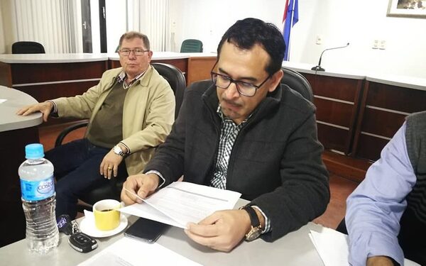 Pese a duda sobre renuncia de gobernador, eligen a sustituto