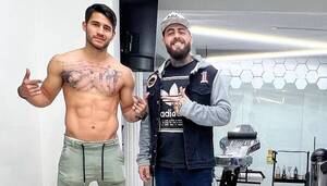 Crónica / Así quedó finalmente el tatuaje de Tito Torres en honor a Vita Aranda