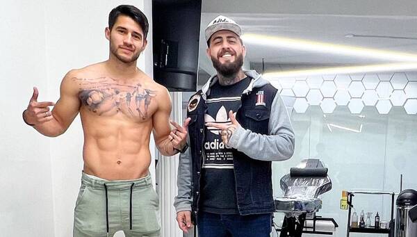 Crónica / Así quedó finalmente el tatuaje de Tito Torres en honor a Vita Aranda